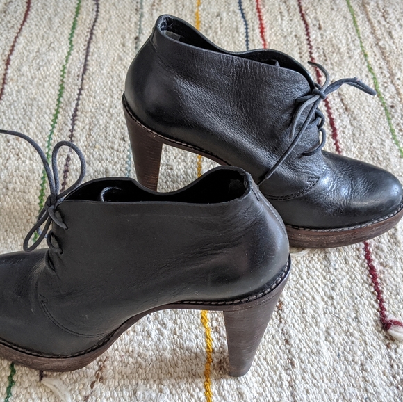 Black booties with wood heel & NikeAir - Picture 3 of 9